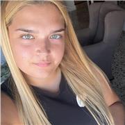 Chica titulada en grado medio de peluquería y cosmética capilar y en grado superior de estilismo y dirección de peluquería ofrece clases particulares